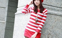 他的手探到我的衣服里作文